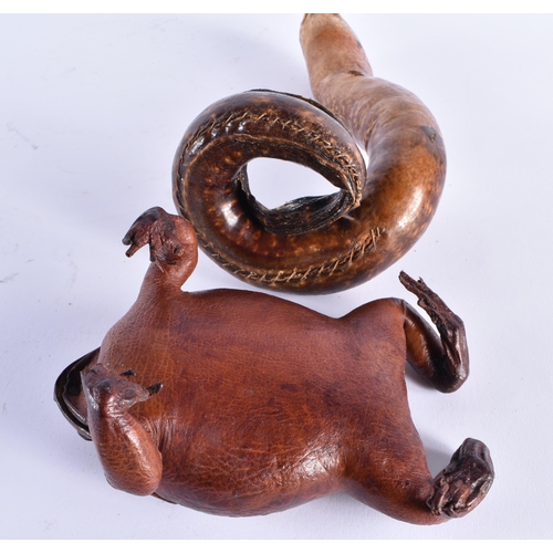 342 - A RARE EARLY 20TH CENTURY LEATHER MORAY EEL together with a similar bull frog. Largest 26 cm high. (... 