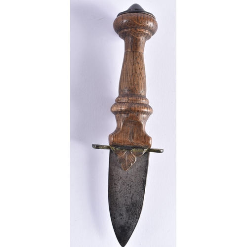 397 - AN UNUSUAL ANTIQUE CARVED WOOD SHORT KNIFE. 17 cm long.