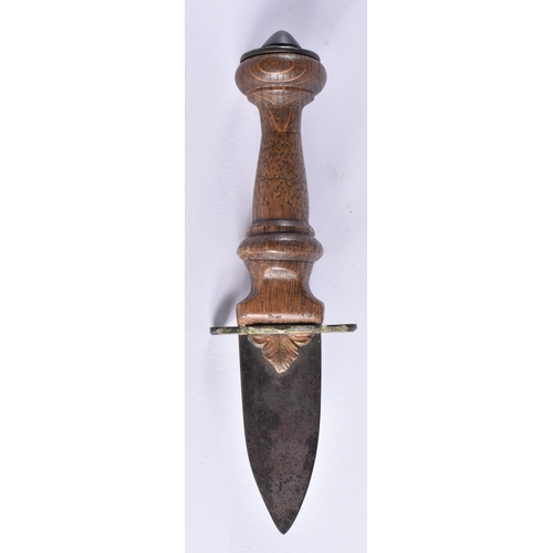 397 - AN UNUSUAL ANTIQUE CARVED WOOD SHORT KNIFE. 17 cm long.