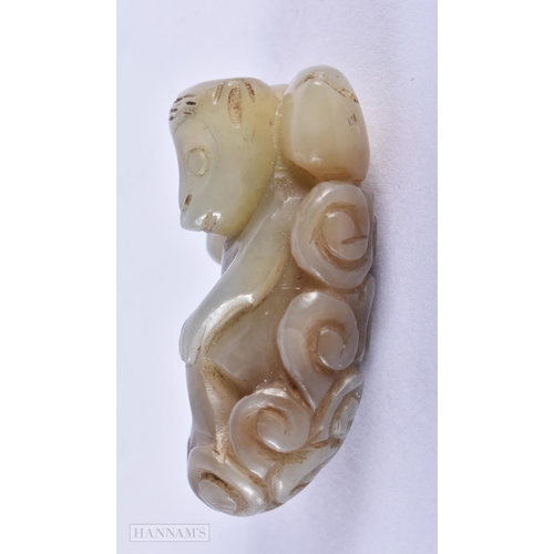 40E - A 19TH CENTURY CHINESE CARVED GREEN JADE MONKEY PEBBLE Qing. 5.5 cm x 3 cm