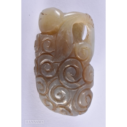 40E - A 19TH CENTURY CHINESE CARVED GREEN JADE MONKEY PEBBLE Qing. 5.5 cm x 3 cm