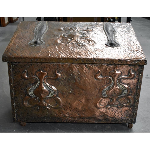 417 - A VERY LARGE ART NOUVEAU OVERSIZED COPPER MOUNTED LOG/COAT BIN decorated with stylised flowers. 47cm... 