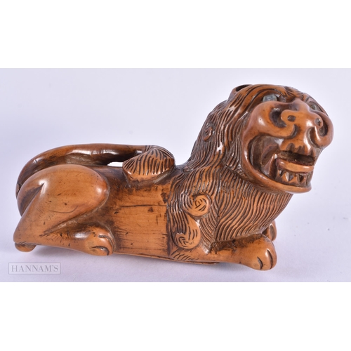 421 - AN 18TH CENTURY TREEN CARVED WOOD SNUFF BOX formed as a scowling recumbant lion. 10 cm x 6 cm.