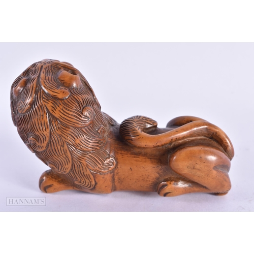 421 - AN 18TH CENTURY TREEN CARVED WOOD SNUFF BOX formed as a scowling recumbant lion. 10 cm x 6 cm.