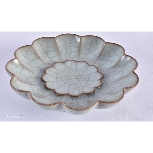 426 - A CHINESE GUAN TYPE PETAL FORM SCALLOPED DISH. 17 cm wide.