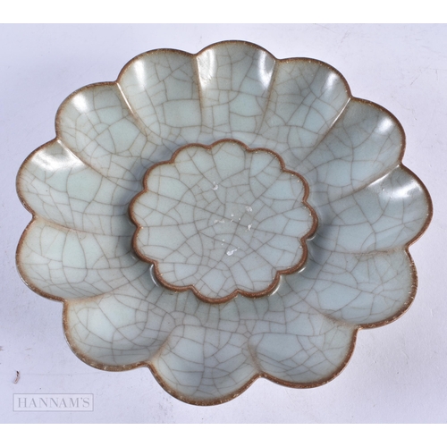 426 - A CHINESE GUAN TYPE PETAL FORM SCALLOPED DISH. 17 cm wide.