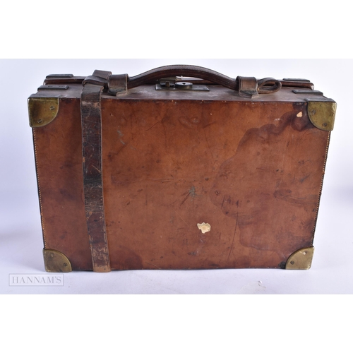 429 - AN ANTIQUE LEATHER CARTRIDGE CASE. 40 cm x 26 cm x 15 cm.