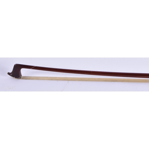 430 - AN ANTIQUE VIOLIN BOW. 70 cm long.