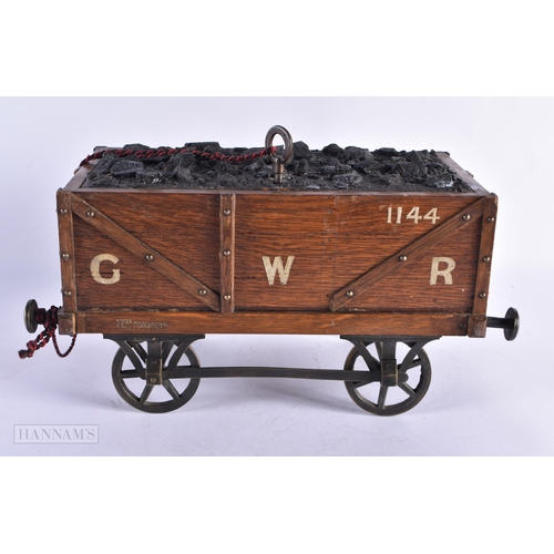 437 - AN ANTIQUE OAK GWR RAILWAY LOCOMOTIVE TENDER. 30 cm x 18 cm.