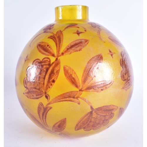 482 - AN UNUSUAL EARLY 20TH EUROPEAN YELLOW GLASS BULBOUS VASE decorated with red foliage. 22 cm x 17 cm.