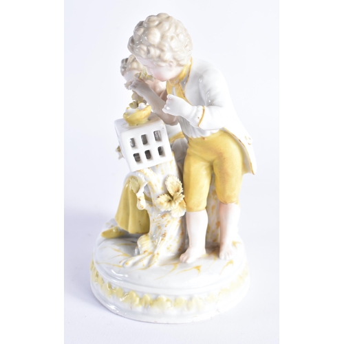 510 - A GERMAN RUDOLPSTADT PORCELAIN FIGURAL GROUP. 15 cm x 11 cm.