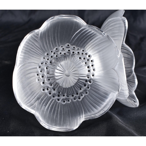 528 - A LALIQUE GLASS FLOWER. 13 cm high.