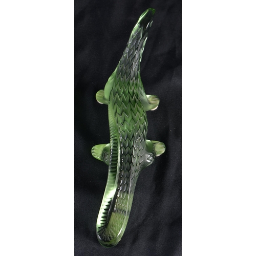 530 - A GREEN LALIQUE GLASS LIZARD. 14 cm wide.