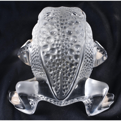 531 - A LALIQUE GLASS TOAD. 9.5 cm wide.