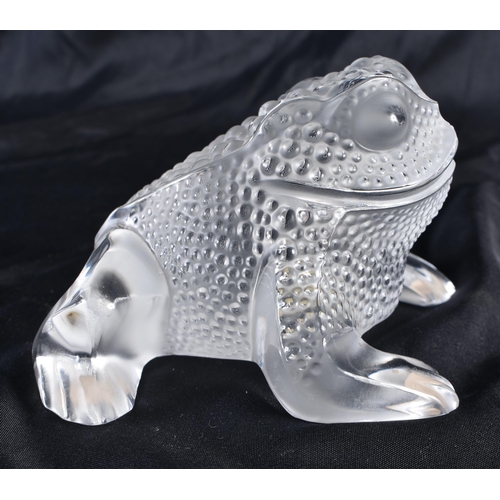 531 - A LALIQUE GLASS TOAD. 9.5 cm wide.