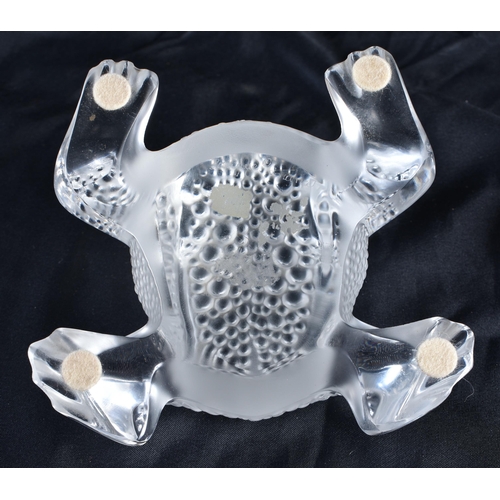 531 - A LALIQUE GLASS TOAD. 9.5 cm wide.