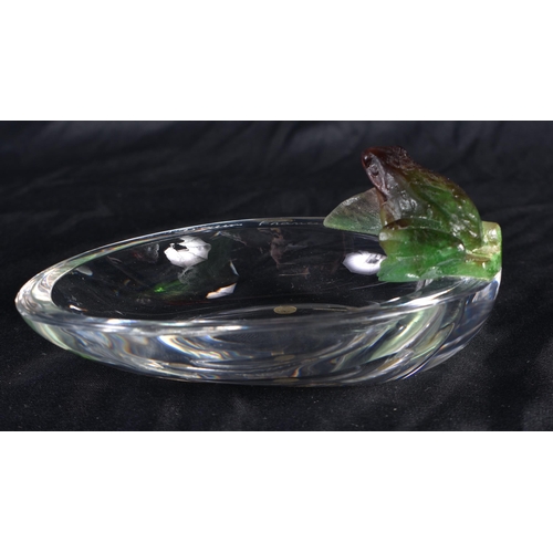 538 - A DAUM GLASS TOAD DISH. 10 cm wide.