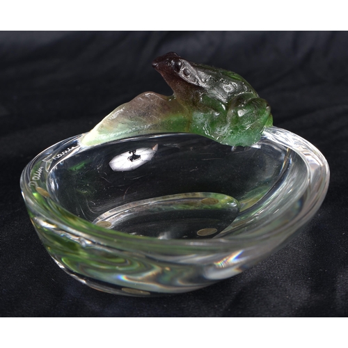 538 - A DAUM GLASS TOAD DISH. 10 cm wide.