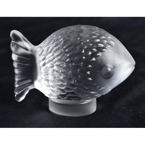 539 - AN ART GLASS FISH. 7.5 cm wide.