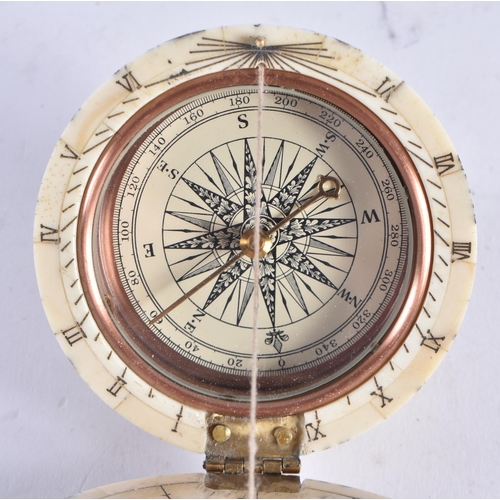 600 - A CONTINENTAL SCRIMSHAW BONE COMPASS. 6.5 cm wide.