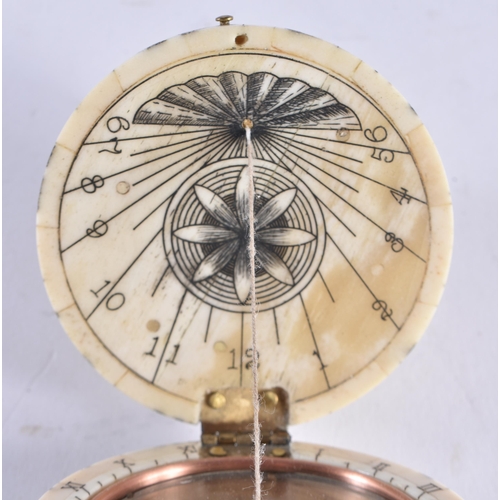 600 - A CONTINENTAL SCRIMSHAW BONE COMPASS. 6.5 cm wide.