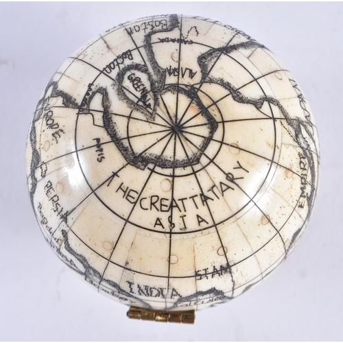 600 - A CONTINENTAL SCRIMSHAW BONE COMPASS. 6.5 cm wide.