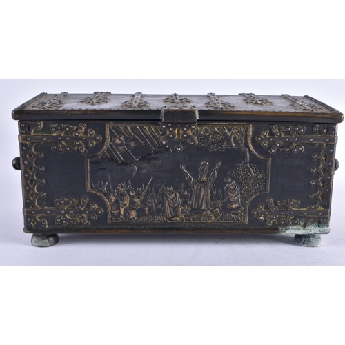 624 - AN ANTIQUE CONTINENTAL BRONZE CASKET modelled in the gothic manner. 19.5 cm wide.