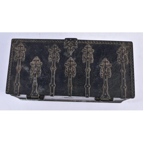 624 - AN ANTIQUE CONTINENTAL BRONZE CASKET modelled in the gothic manner. 19.5 cm wide.