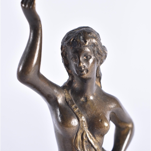 643 - A 19TH CENTURY BRONZE FIGURE OF A STANDING FEMALE After the Antiquity. 13 cm high.