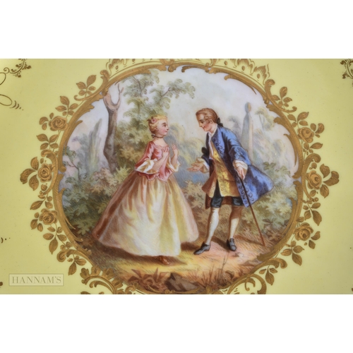 698 - A FINE 19TH CENTURY MEISSEN PORCELAIN RETICULATED PLATE painted with lovers. 18 cm wide.