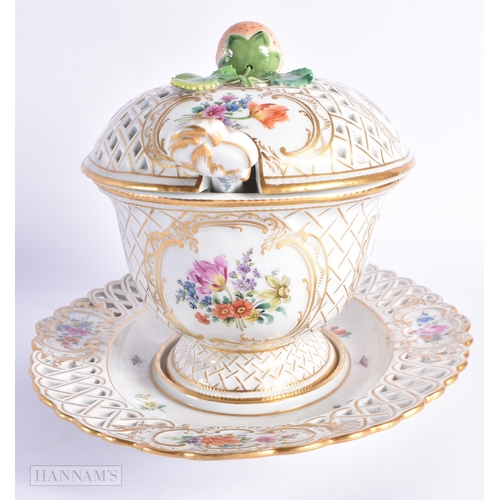 710 - A MEISSEN PORCELAIN RETICULATED TUREEN ON STAND with spoon. 25 cm wide. (3)