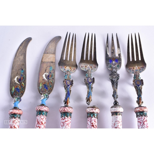 720 - A FINE SET OF 19TH CENTURY AUSTRIAN VIENNA SILVER GILT AND ENAMEL CUTLERY. 20 cm long. (6)