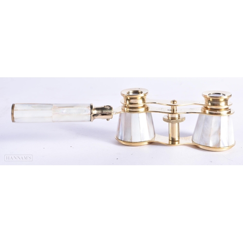 736 - A PAIR OF MOTHER OF PEARL OPERA GLASSES. 18 cm x 8 cm extended.