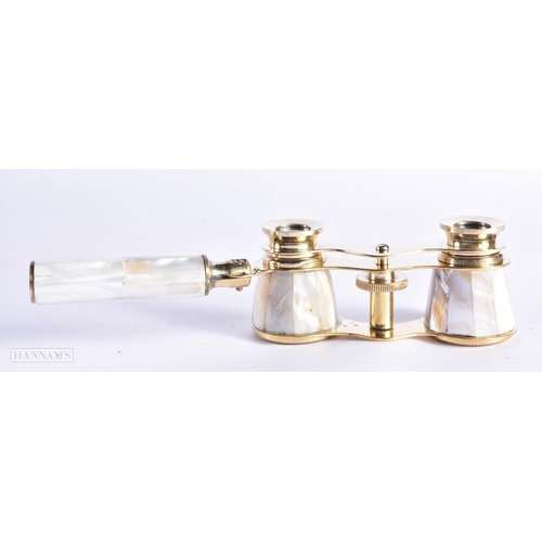 738 - A PAIR OF MOTHER OF PEARL OPERA GLASSES. 18 cm x 8 cm extended.