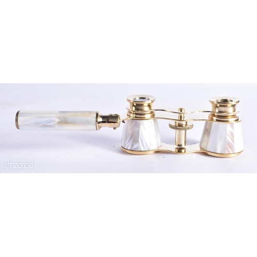 742 - A PAIR OF MOTHER OF PEARL OPERA GLASSES. 18 cm x 8 cm extended.