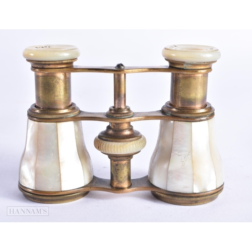 743 - A PAIR OF MOTHER OF PEARL OPERA GLASSES. 12 cm x 10 cm extended.