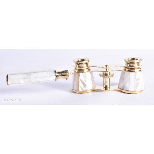 748 - A PAIR OF MOTHER OF PEARL OPERA GLASSES. 18 cm x 8 cm extended.