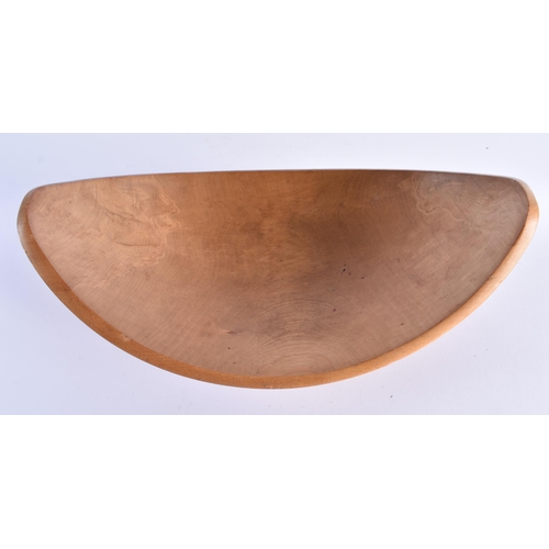 76 - A STYLISH CANADIAN CARVED WOOD BOWL of mid century inspiration. 35 cm wide.