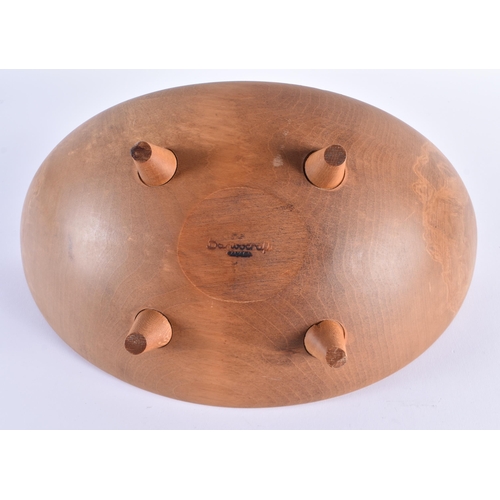 76 - A STYLISH CANADIAN CARVED WOOD BOWL of mid century inspiration. 35 cm wide.