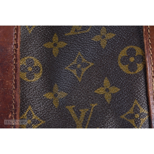 761 - A LOUIS VUITTON LEATHER BAG. 42 cm wide.