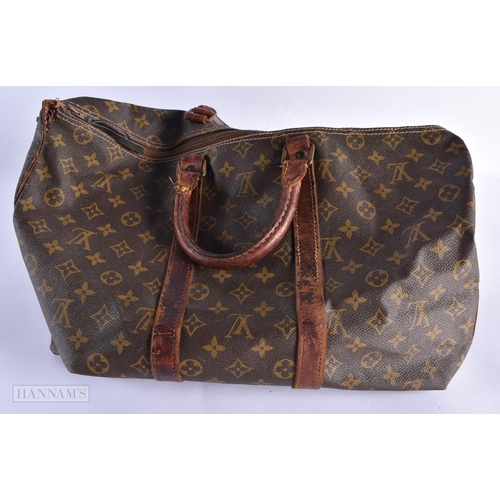 761 - A LOUIS VUITTON LEATHER BAG. 42 cm wide.