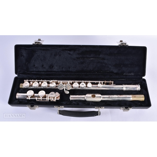 763 - AN AMERICAN FLUTE. 66 cm long.