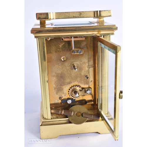 776 - A BRASS CARRIAGE CLOCK. 15 cm high inc handle.