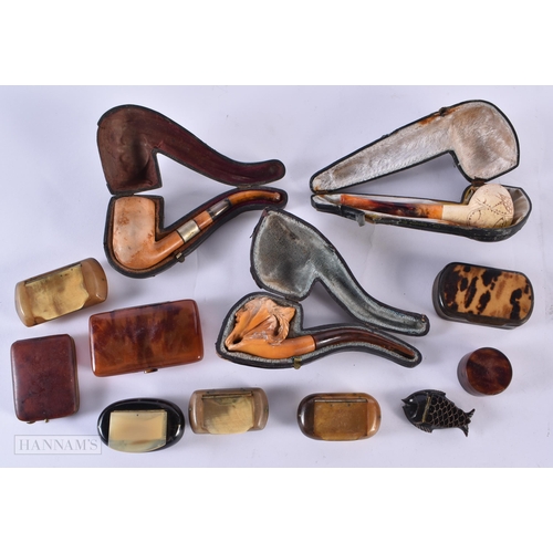 791 - ASSORTED ANTIQUE SNUFF BOXES together with meerschaum pipes. (qty)