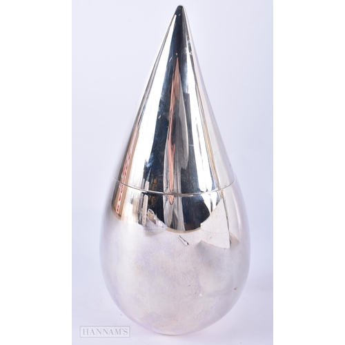 807 - A CHRISTOFLE SILVER PLATED COCKTAIL SHAKER together with an anniversary clock. Largest 31 cm high. (... 