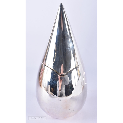 807 - A CHRISTOFLE SILVER PLATED COCKTAIL SHAKER together with an anniversary clock. Largest 31 cm high. (... 