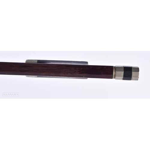 815 - A VIOLIN BOW by Schultz. 72 cm long.