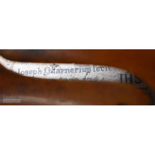 816 - AN ANTIQUE VIOLIN bearing label to interior Joseph Guarnerius. 59 cm long, length of back not inc hu... 