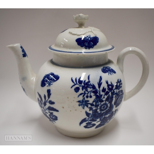 826 - 18th century Worcester tea service printed in blue with three flowers; teapot and cover, slop bowl, ... 