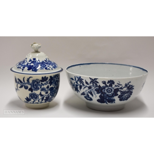 826 - 18th century Worcester tea service printed in blue with three flowers; teapot and cover, slop bowl, ... 